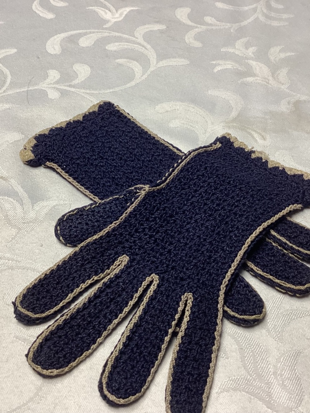 NAVY BLUE.  HAND MADE GLOVES CROCHET. RAREST EVER FOUND 💃💃💃💙